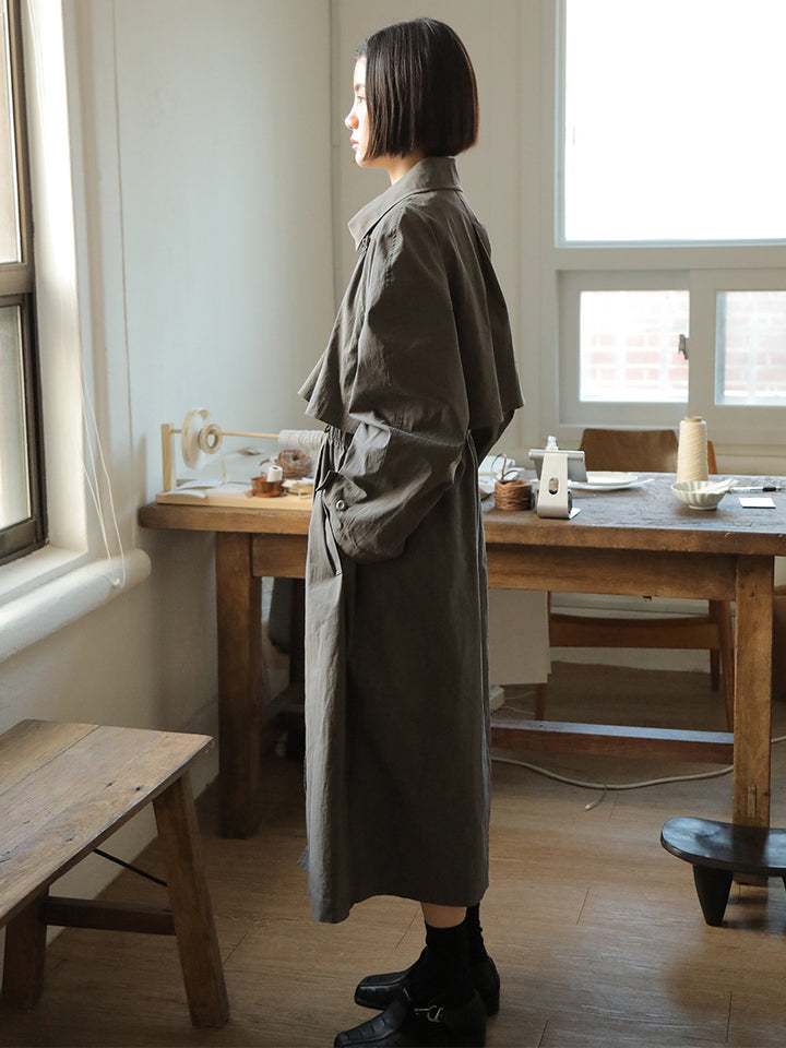 Dame elegant trenchcoat med høj hals og praktiske lommer Stilla