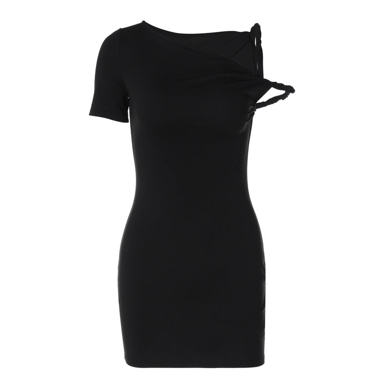 Dame mini kjole med asymmetrisk one-shoulder design og tætsiddende silhuet Stilla