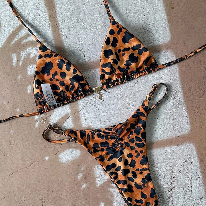Dame triangle bikini med dyremønster og raffinerede gulddetaljer Skovae