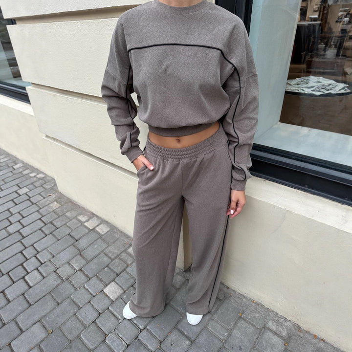 Kvindernes stilfulde sweatshirt og afslappede bukser Skovae
