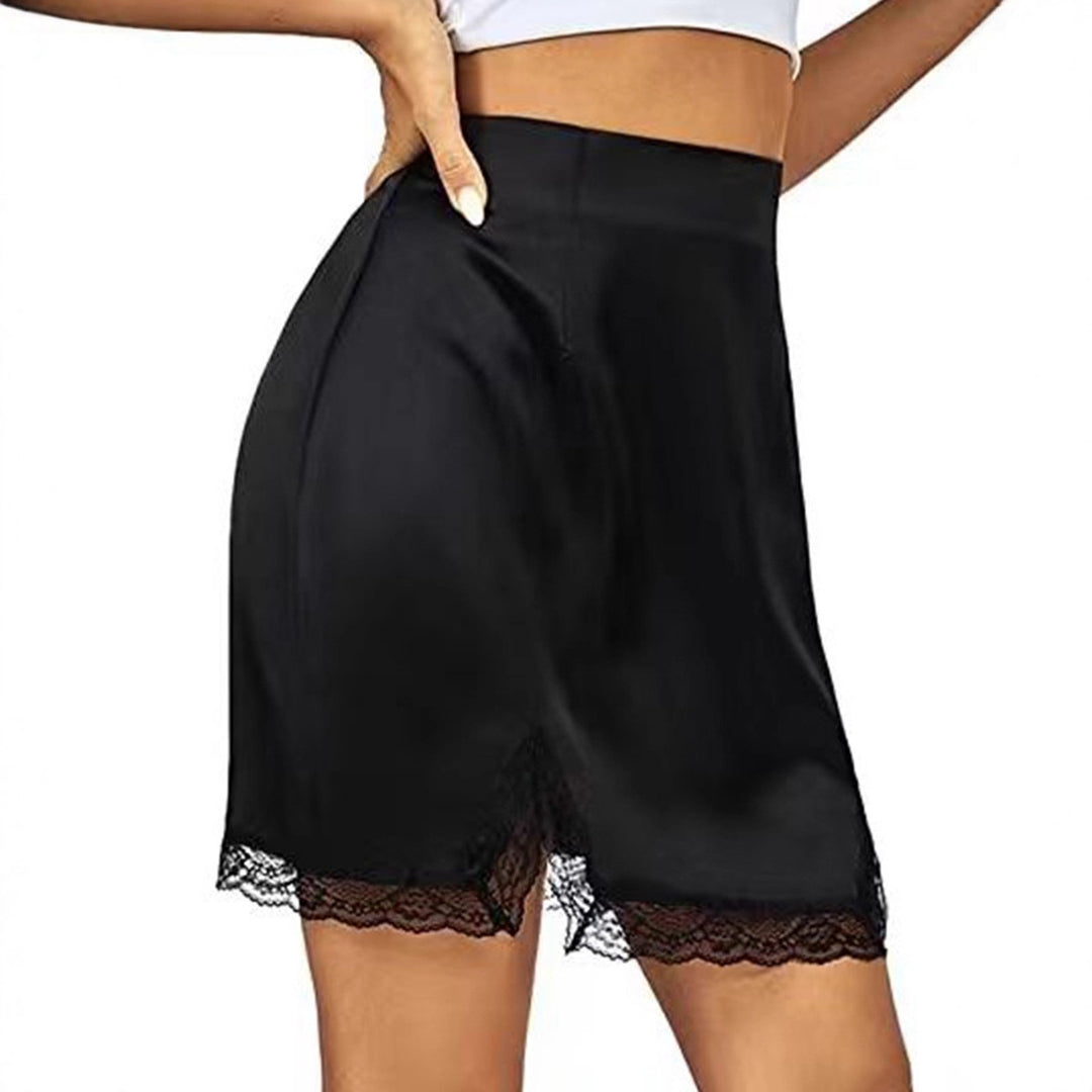 Dame satin skirt with lace trim Skovae