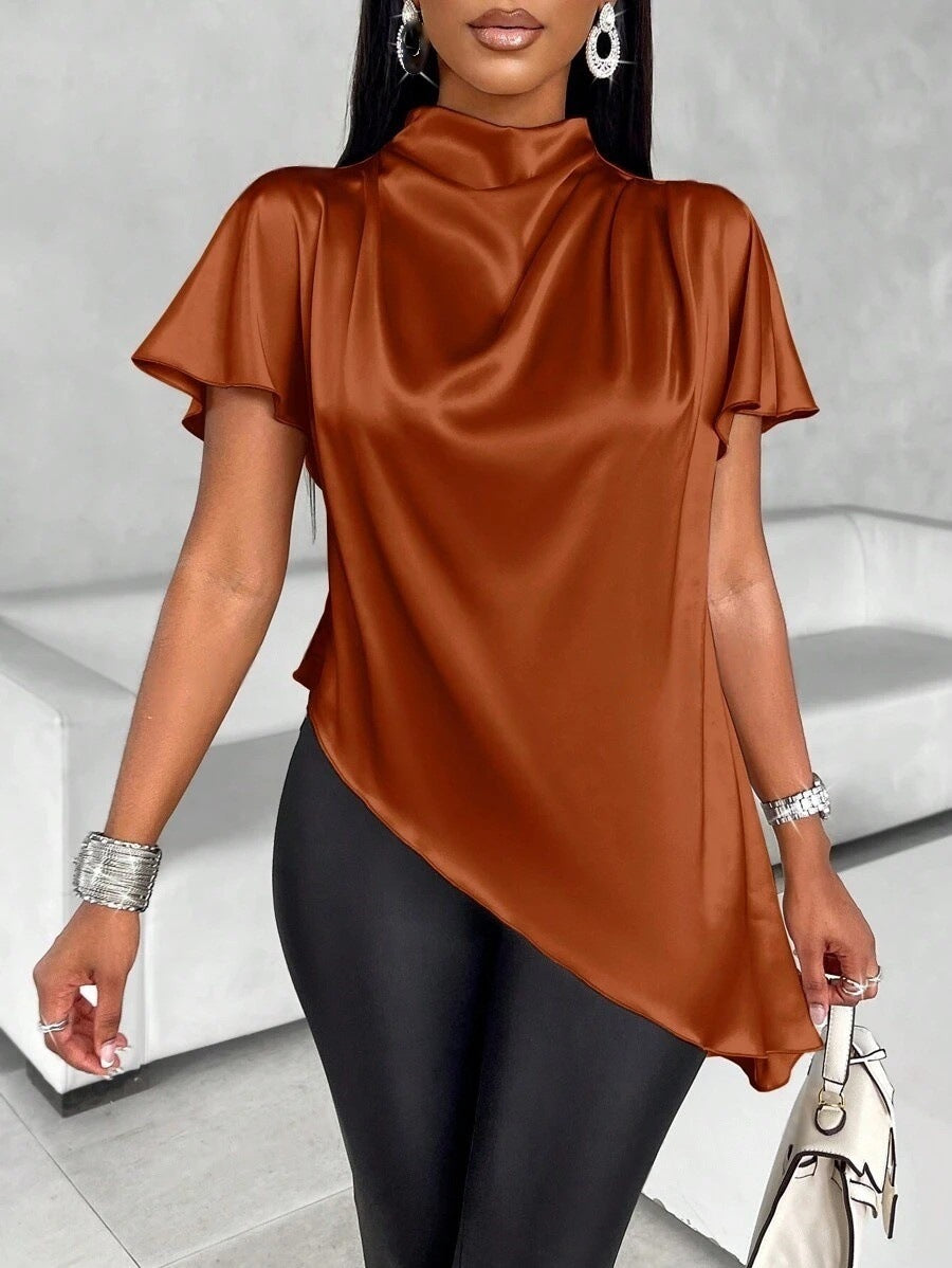 Dame satin top med asymmetrisk snit og ståkrave Skovae