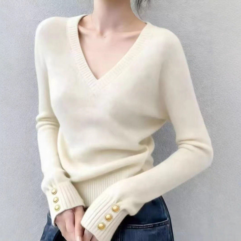 Dame fin V-hals sweater med elegante knapdetaljer Stilla