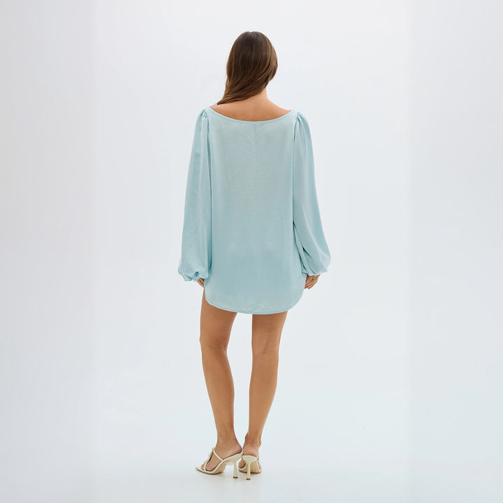 Dame Oversize Bluse med Cut-Out og korte Shorts Skovae