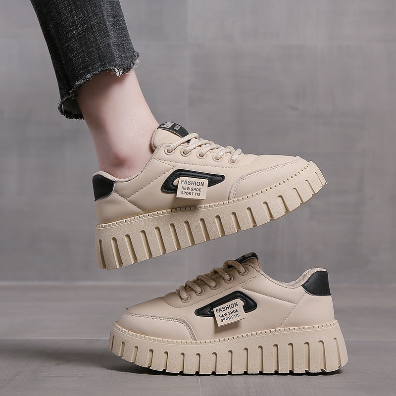 Dame funktionelle sneakers med tyk platform og sporty design Stilla