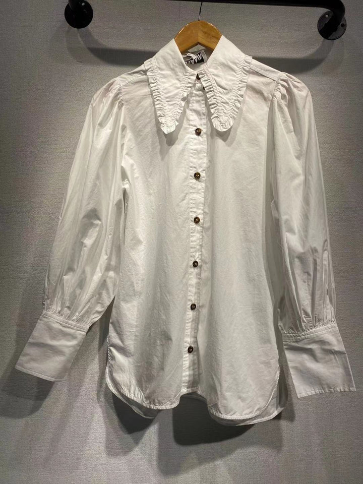Damebluse med voluminøse puffærmer og dekorative flæsedetaljer Stilla