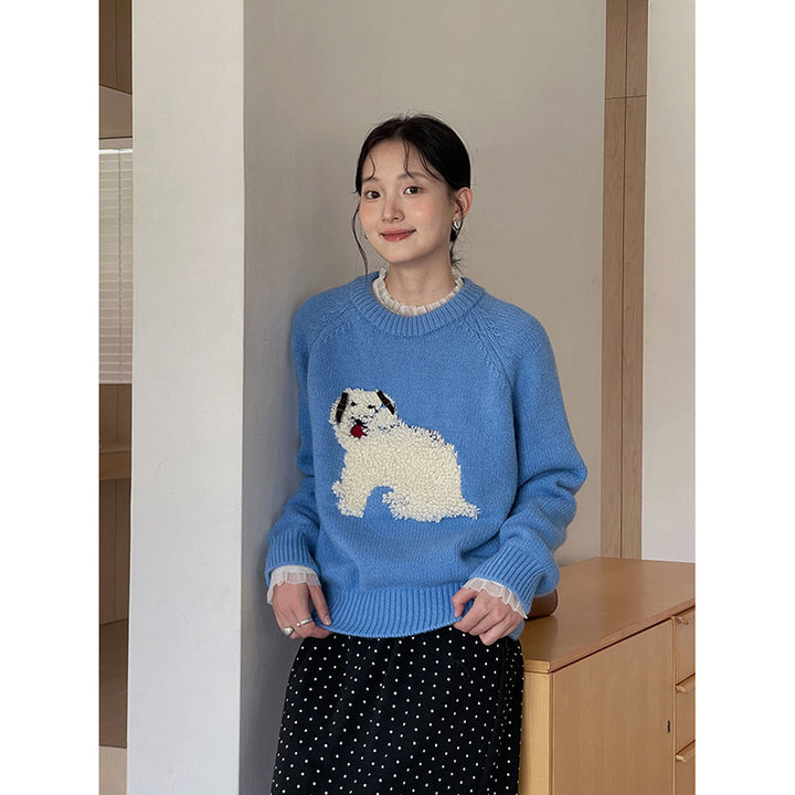 Dame strikket pullover med legesygt hundemotiv og elegante ruffleafslutninger Stilla