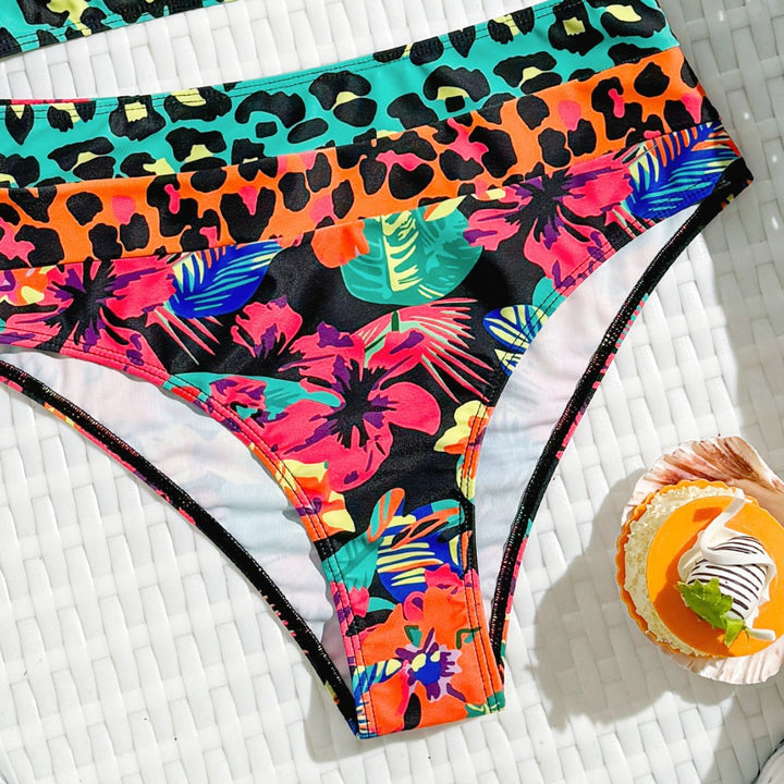 Dame Bikini-sæt med spændende leo- og blomsterprint og høj snit Stilla