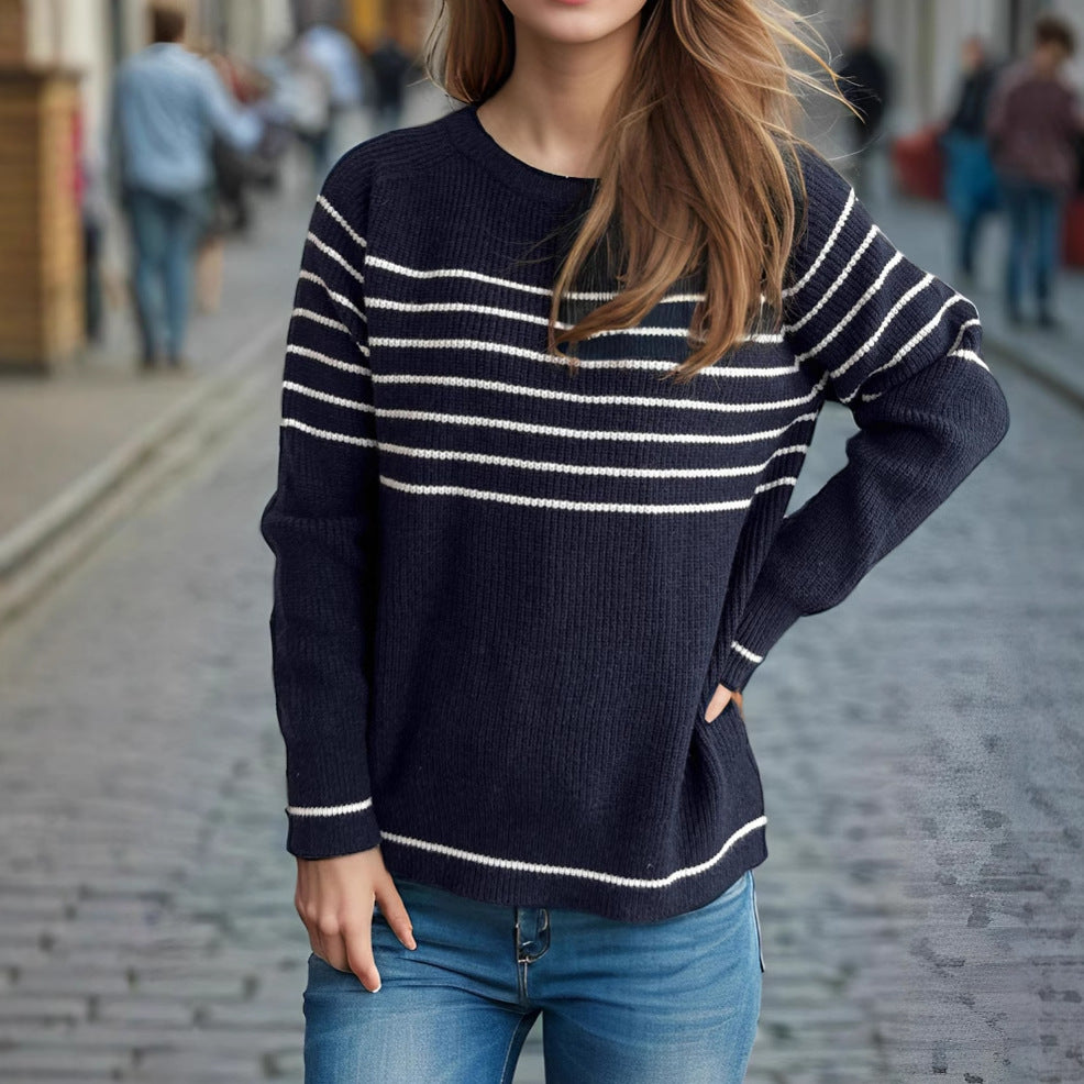 Kvindernes afslappede sweater med maritim stribemønster og blødt stof Stilla