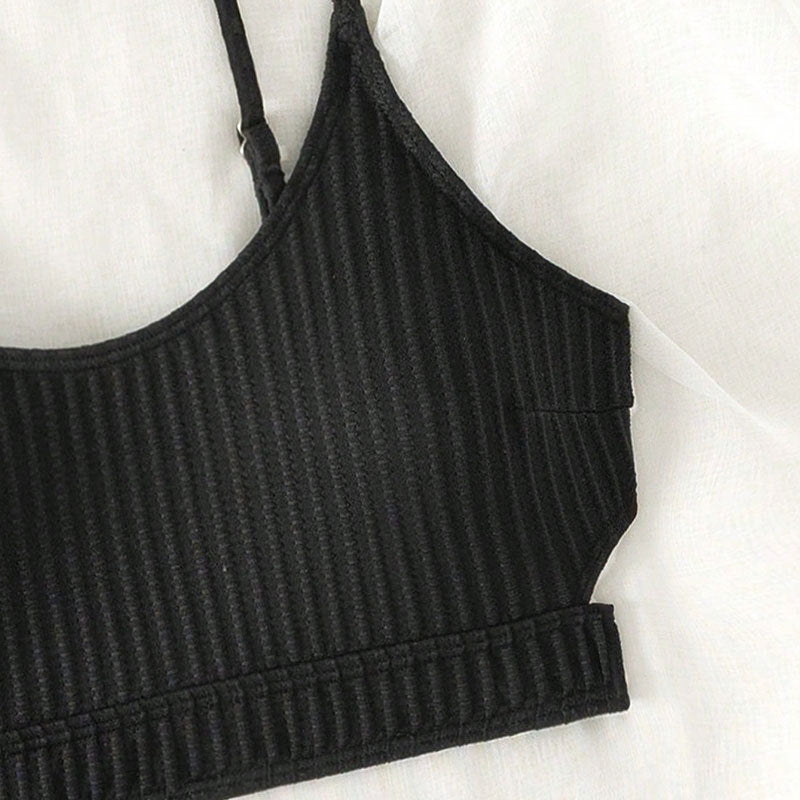 Dame triangel-bikini med brede stropper og elegant ribbede design Skovae