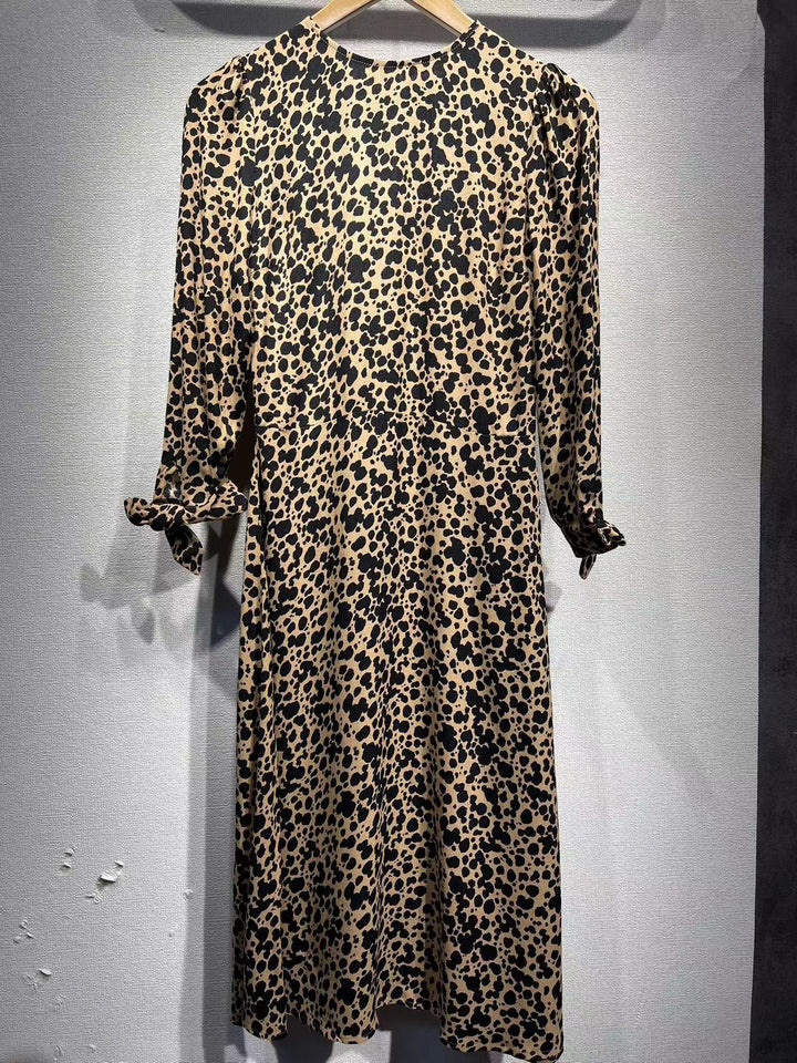 Dame Midi-kjole med stilfuldt leopardmønster og elegante puffærmer Stilla
