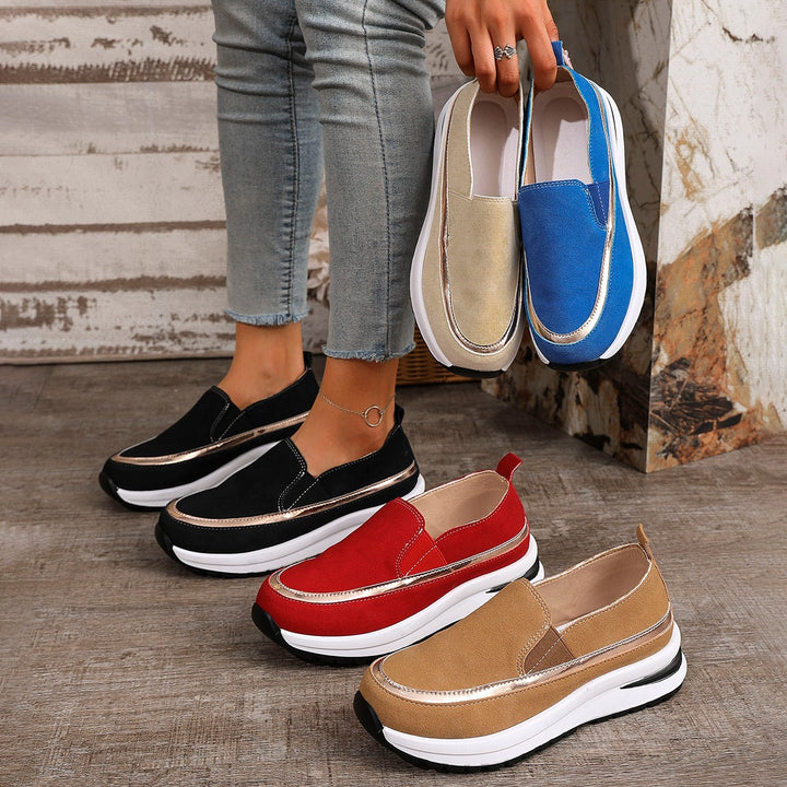 Dame Slip-On Sneakers med højeffektivt dæmpning og elegant metalapplikation Stilla