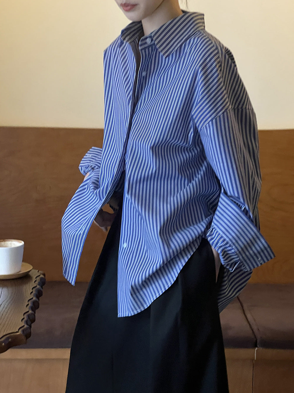 Dame stribet Oversize-bluse med afslappet snit og høj kvalitet bomulds materiale Stilla