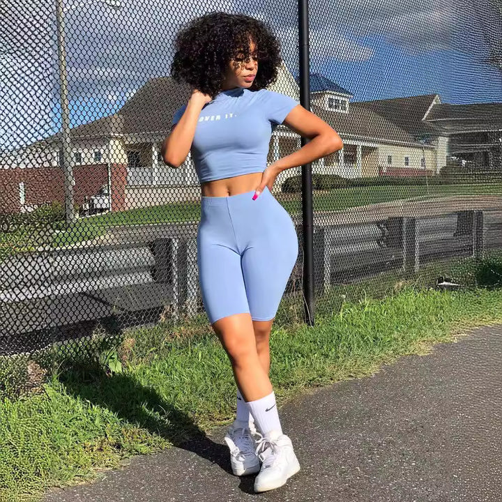 Dame Sporty Biker-Sæt med højtstående Crop-Top Stilla