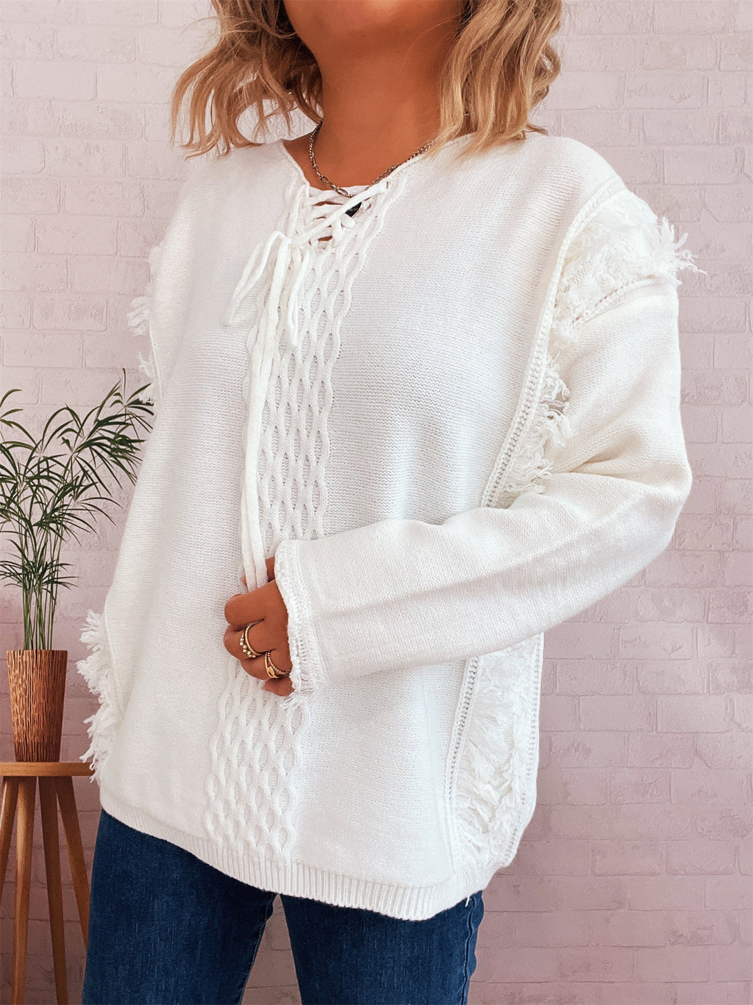 Kvinders chunky strikket sweater med afslappede frynser og dekorativ kabel-design Stilla