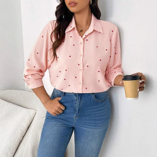 Damebluse med hjerte-design og elegant knaplukning Stilla