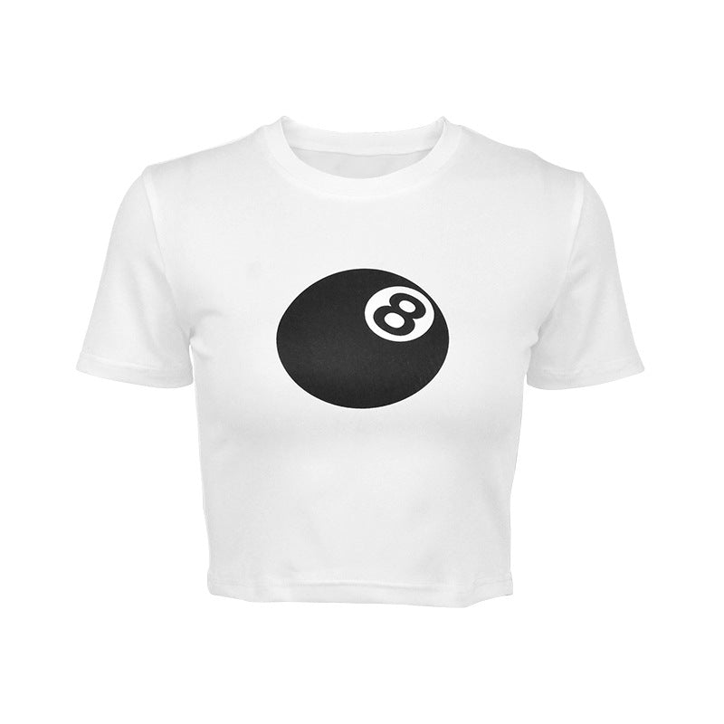 Dame cropped T-Shirt med unikt 8-Ball motiv og afslappet pasform Skovae