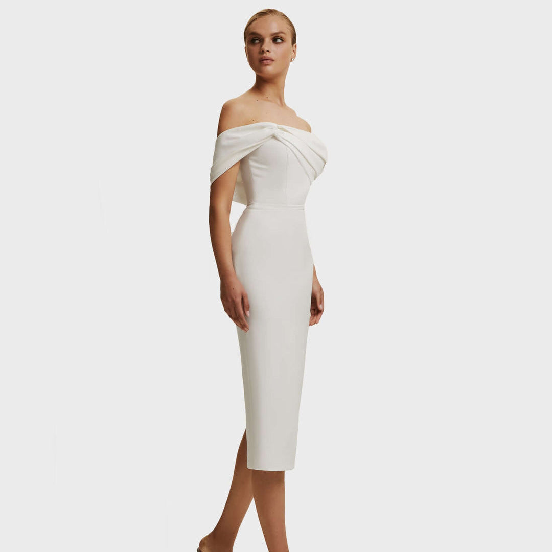 Dame figursyet bryllupsdress med elegant knudedetalje Stilla