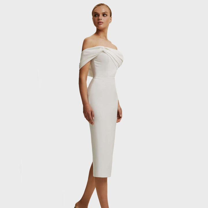 Dame figursyet bryllupsdress med elegant knudedetalje Stilla