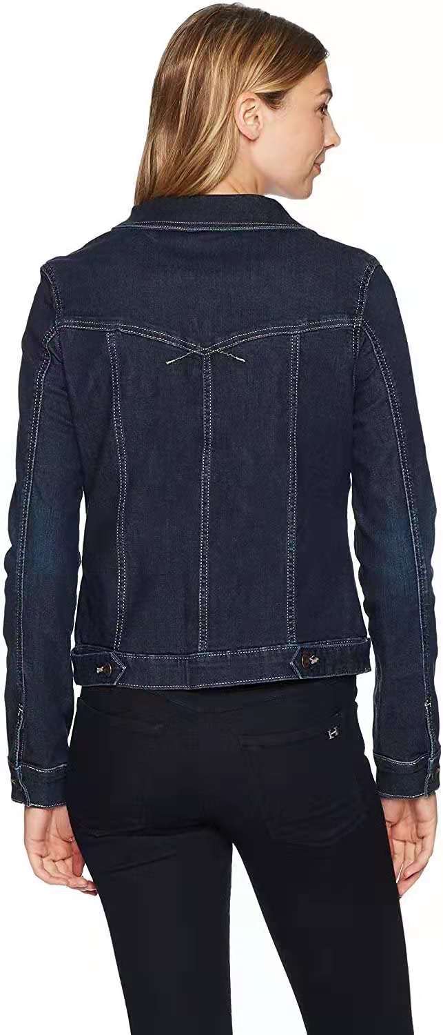 Kvinders klassiske denimjakke med dekorative sømme Stilla