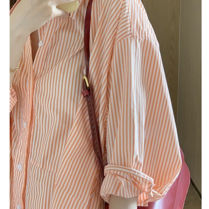 Kvinders Oversized Skjorte Bluse med Stribet Mønster og Knapdetaljer Stilla