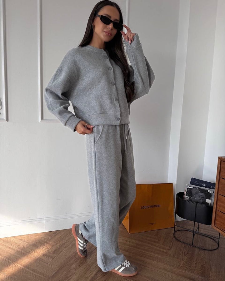 Kvinders afslappede hoodie jumpsuit med brede ben og knapdetaljer Skovae