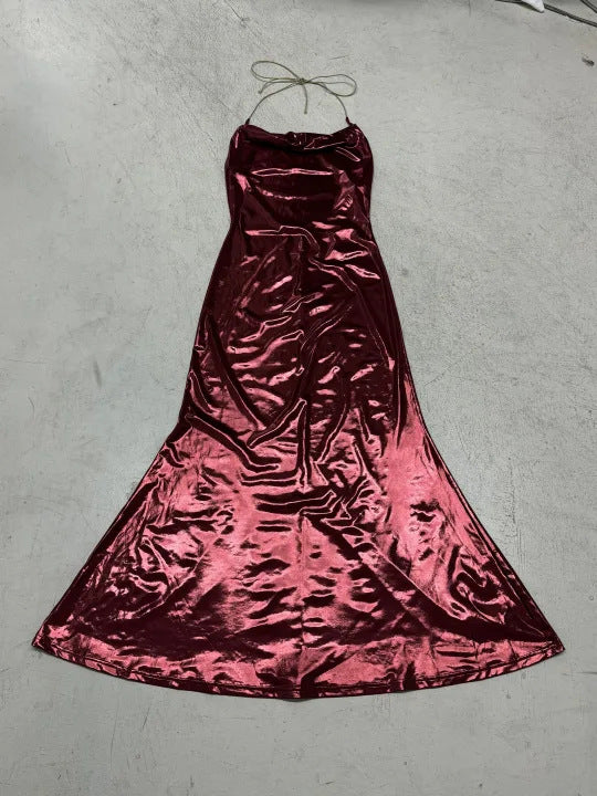 Dame aften kjole med skinnende satin og elegant slids Skovae