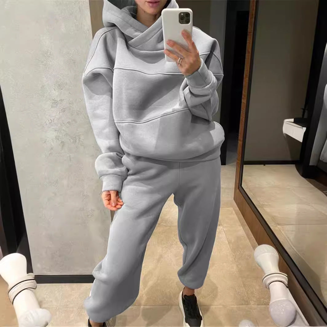 Kvinders sporty hoodie og komfortable bukser med bred pasform Skovae