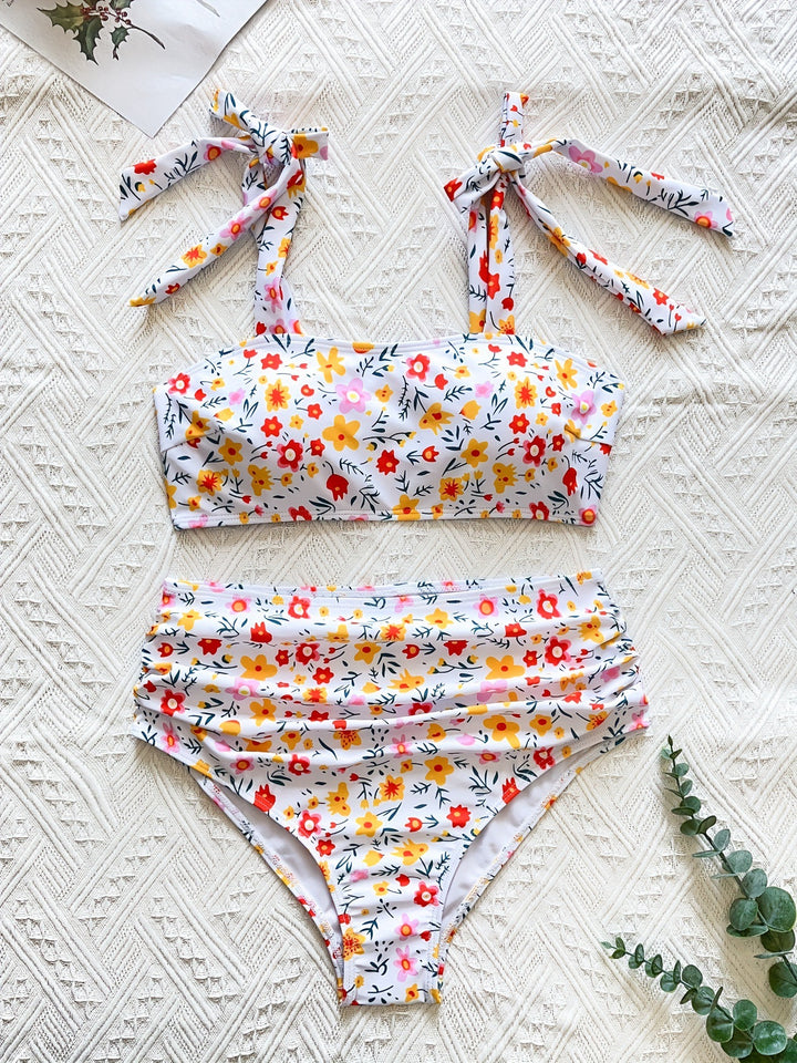 Dame to-delt bikini sæt med justerbare stropper og flydende design Stilla