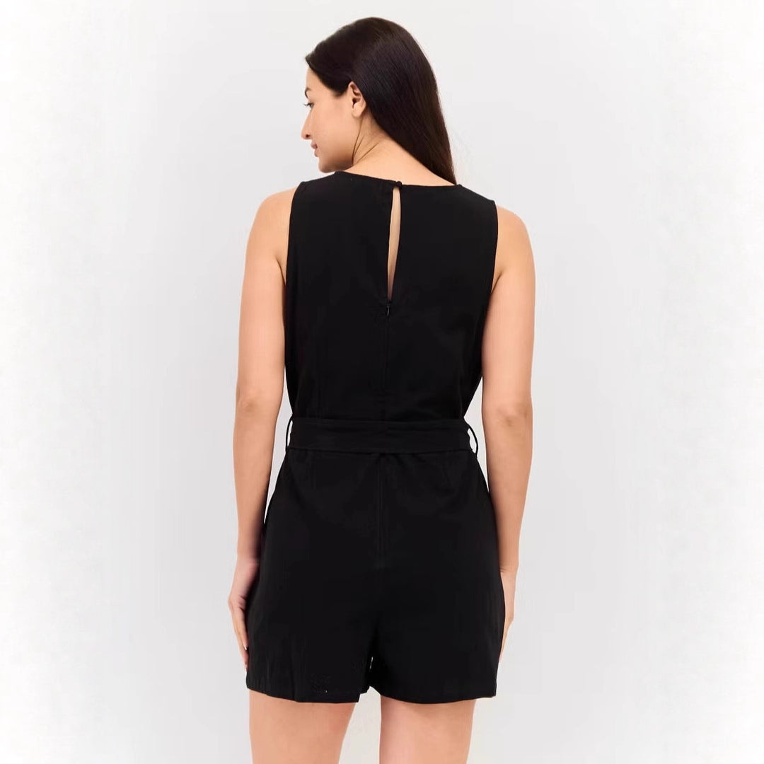Dame jumpsuit med elegant talje og praktiske lommer Skovae
