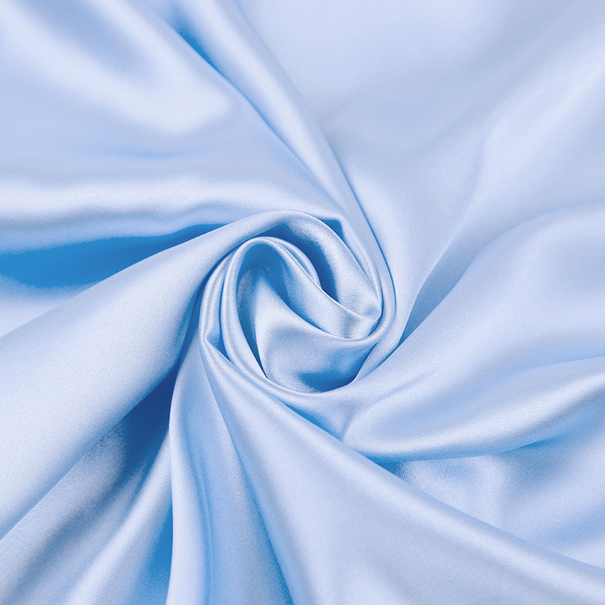 Dame luksus satin natdragt med elegante fjer Stilla