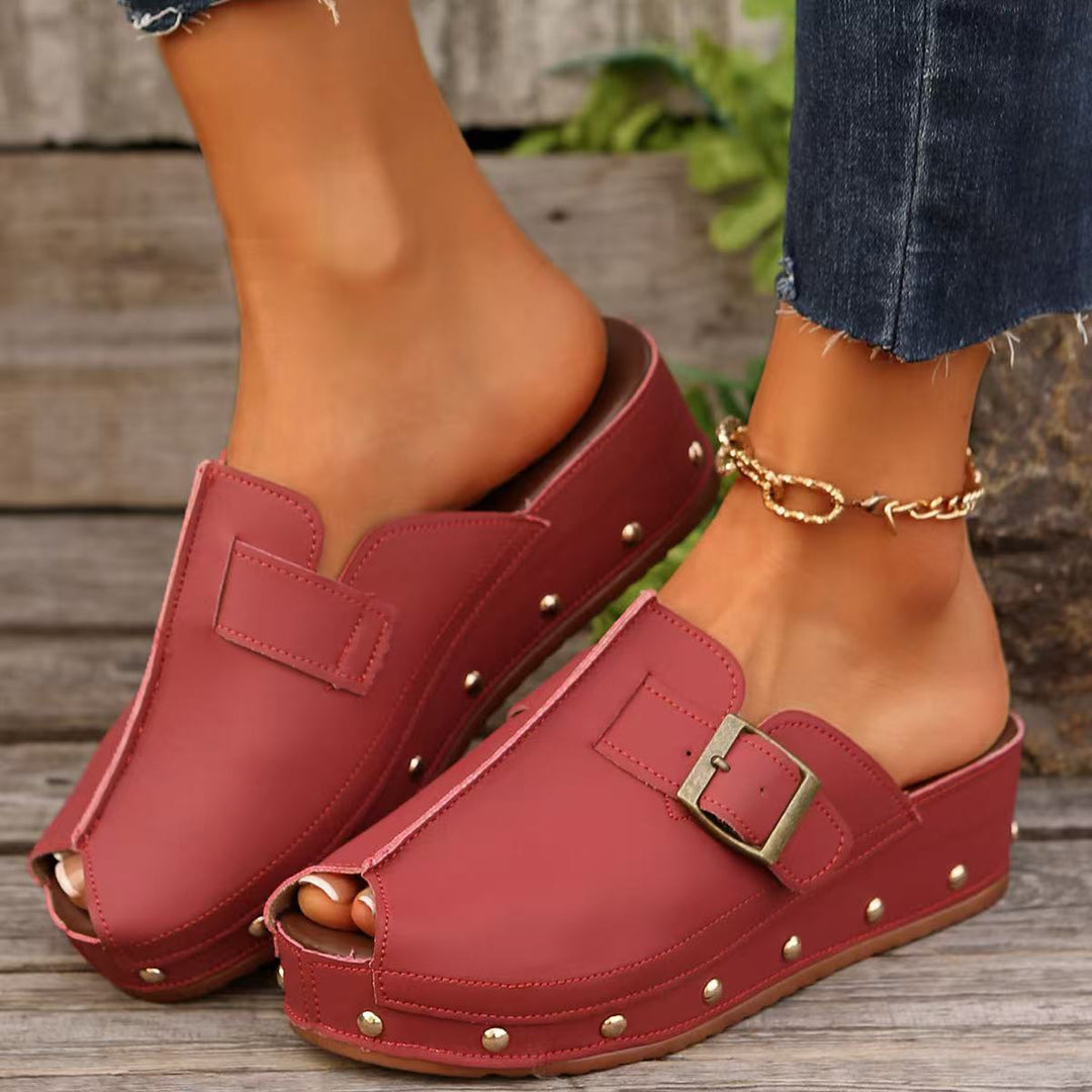 Dame Wedge-sandaler med elegante nitter og mode rem Stilla