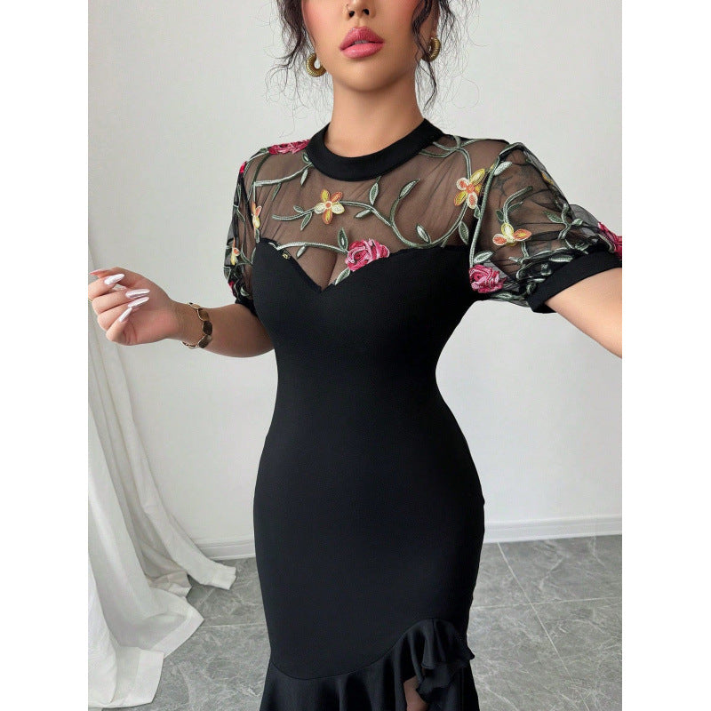 Damen Elegantes Wickelkleid mit transparenter Spitzenblende und Rüschendetails Skovae