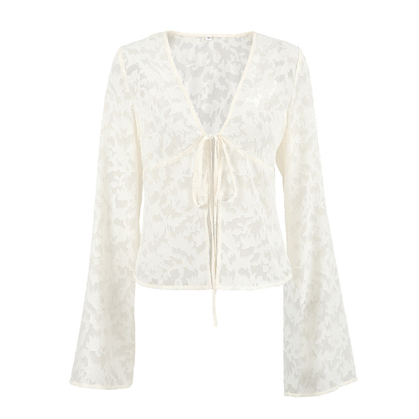 Dame gennemsigtig bluse med blomsterdesign og flæsedetaljer Stilla