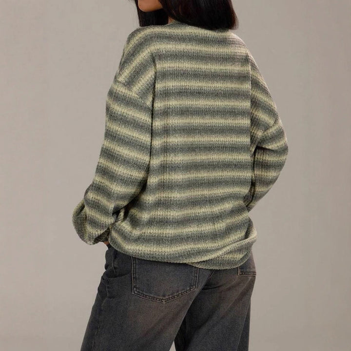 Kvinders hyggelige strikket sweater med moderne stribemønster Stilla