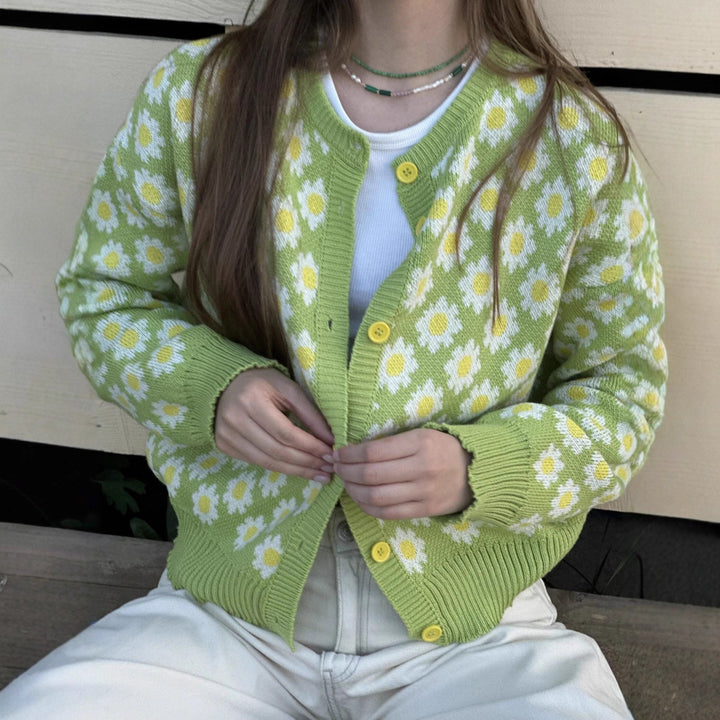 Kvinders cardigan med blomster mønster og farverige knapper Stilla