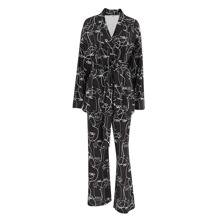 Dame luksuriøs satin pyjamas med elegante linjemønstre Stilla