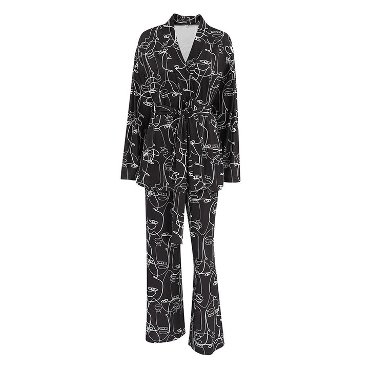 Dame luksuriøs satin pyjamas med elegante linjemønstre Stilla