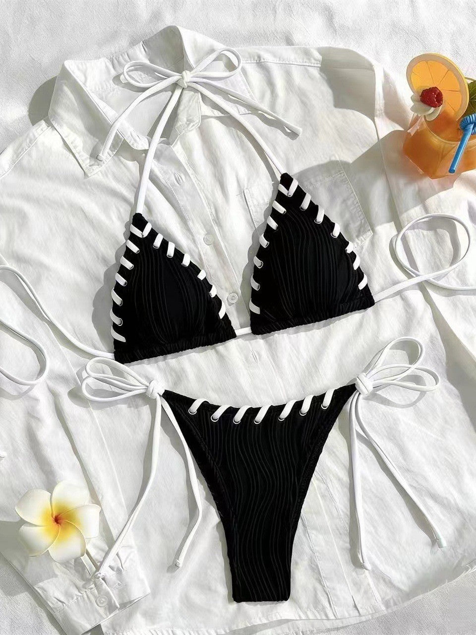Dame Bikini-sæt med elegant flæsedesign og justerbare stropper Skovae