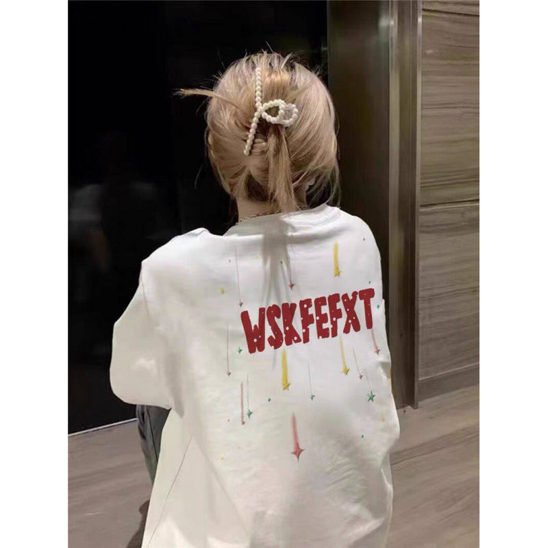 Dame T-shirt med kreativt statementtryk og afslappet snit Stilla
