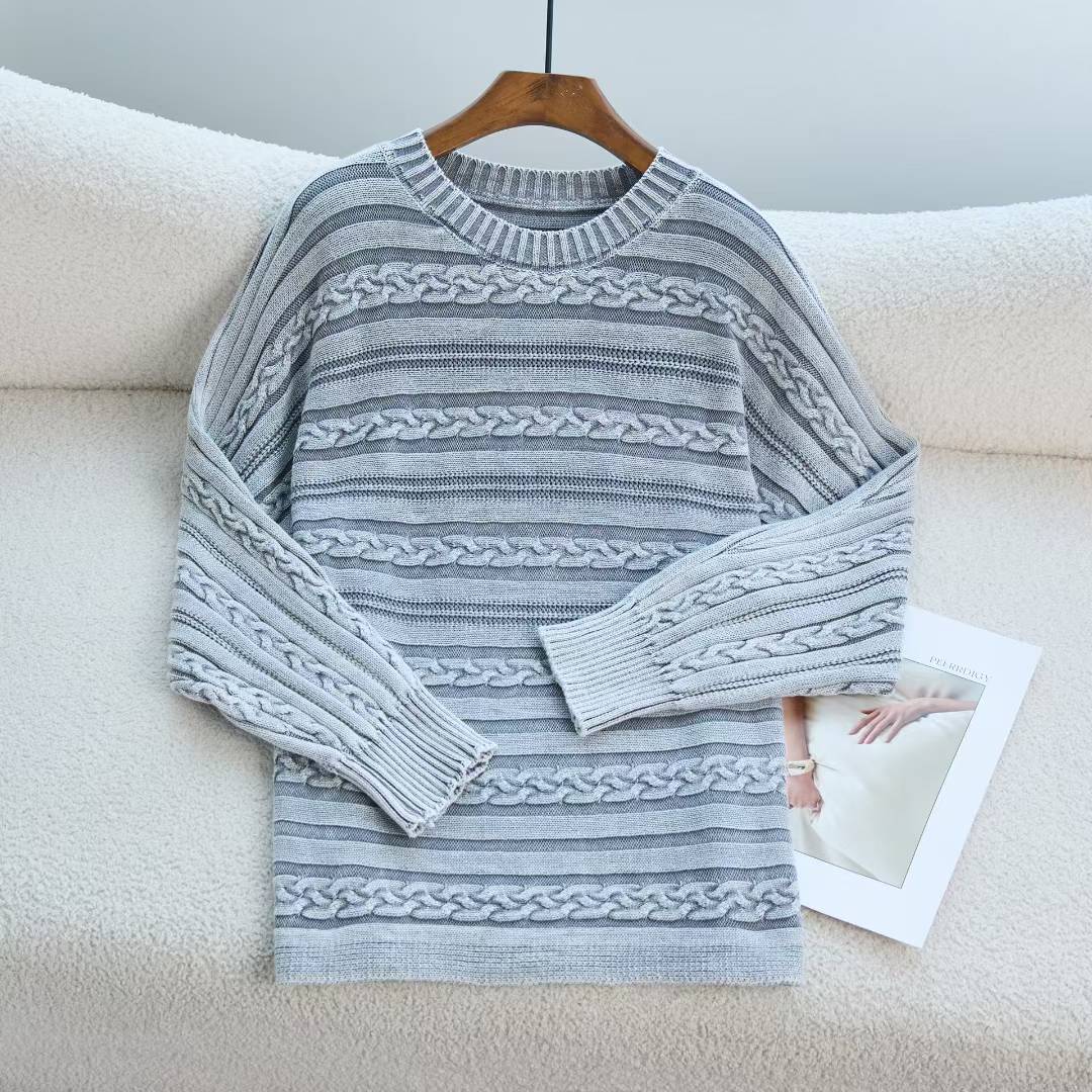 Damens strikket sweater med struktureret kabeldesign og moderne snit Stilla