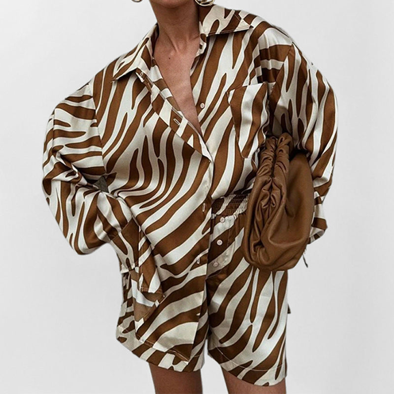 Kvinders oversized skjorte med zebrastriber og korte ærmer Stilla