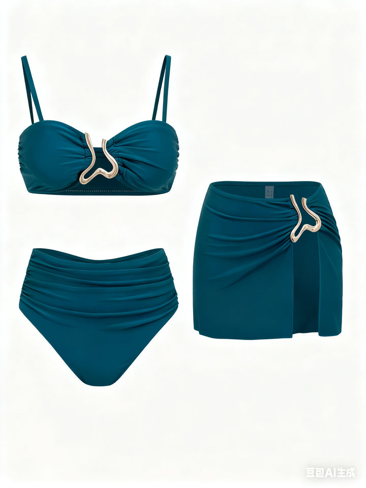 Dame bikinisæt med elegant indpakningsskørt og moderne design Skovae