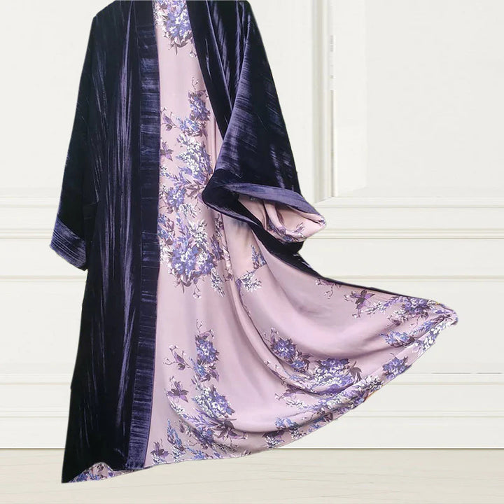 Kvinders luksuriøse kimono med blomstermotiv og silkefoer Skovae
