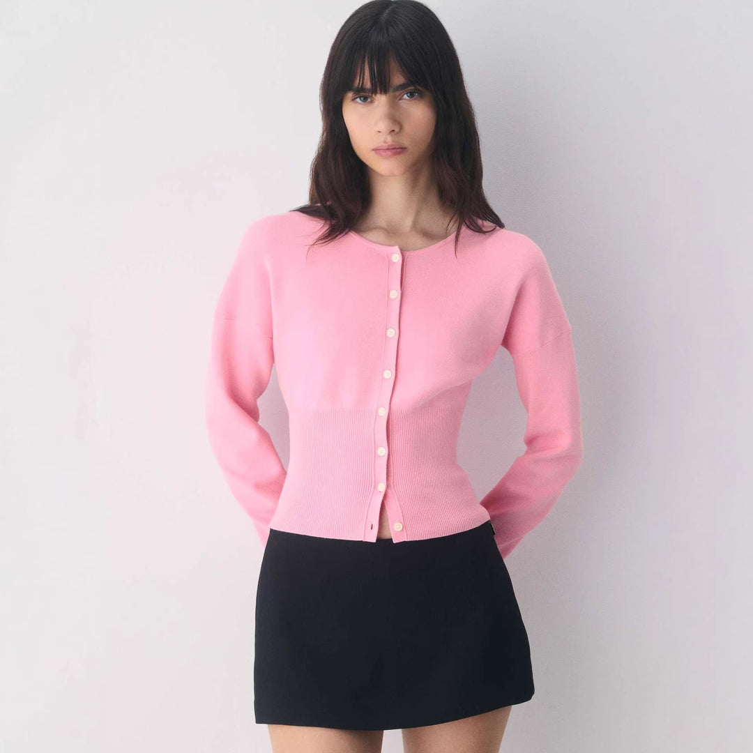 Kvinders cropped cardigan med knapstolpe og ribstrik Skovae