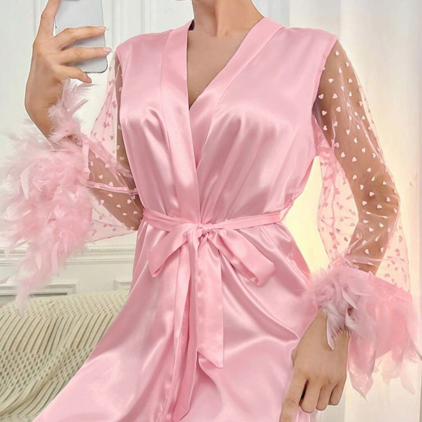 Dame luksuriøs satin-morgenkåbe med elegante flæsedetaljer og fortryllende hjerte mønster Stilla