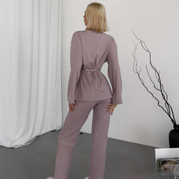 Dame Lounge-sæt med ærmeløs bluse og taljerbar kimono Stilla