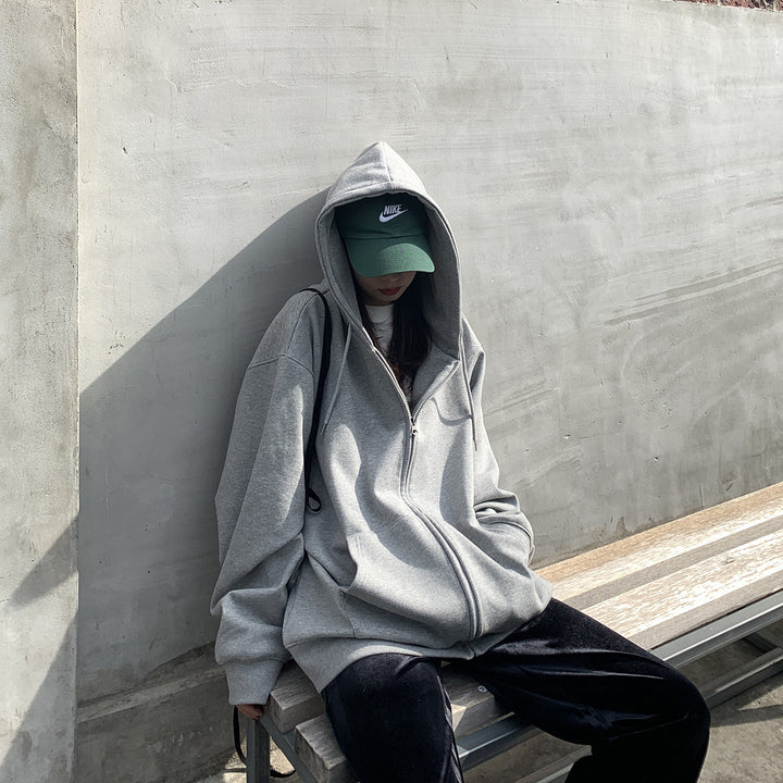 Dame hoodie med en oversized pasform og praktiske lommer