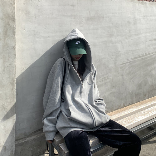 Dame hoodie med en oversized pasform og praktiske lommer