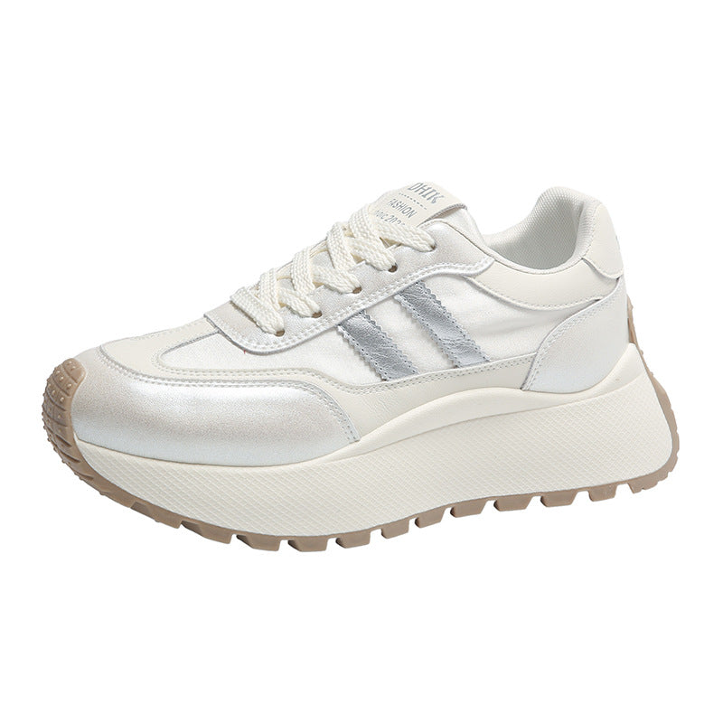 Dame sneakers med højmoderne platformsåler og skinnende overmateriale Stilla